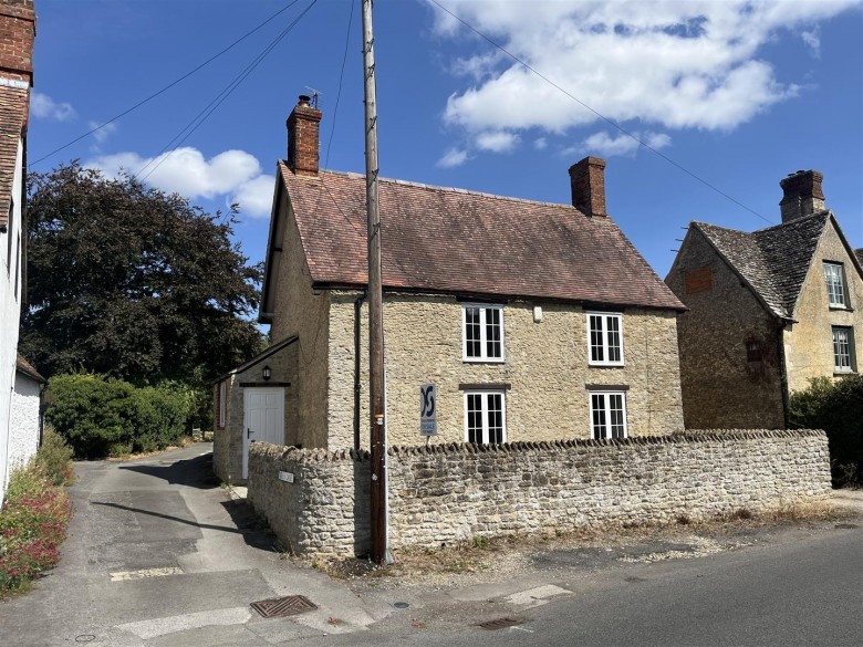 Click the photo for more details of High Street, Stanford In The Vale, Oxfordshire, SN7