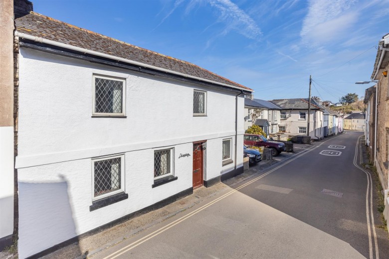 Click the photo for more details of Fore Street, Aveton Gifford, Kingsbridge