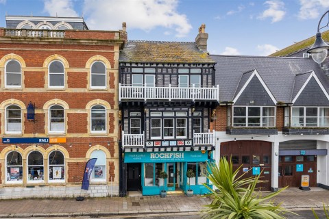 Click the photo for more details of South Embankment, Dartmouth