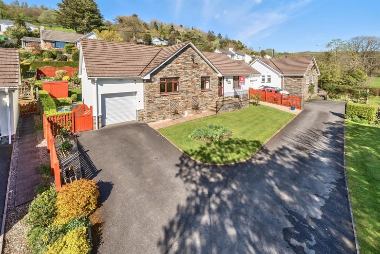 Click the photo for more details of Buzzacott Close, Combe Martin, Ilfracombe