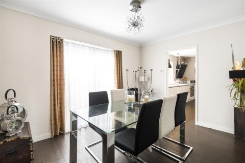 Click the photo for more details of Valley Road, Henley-On-Thames