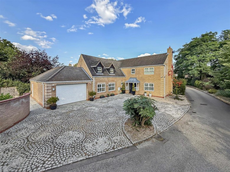 Click the photo for more details of Moorfield, Harston, Cambridge