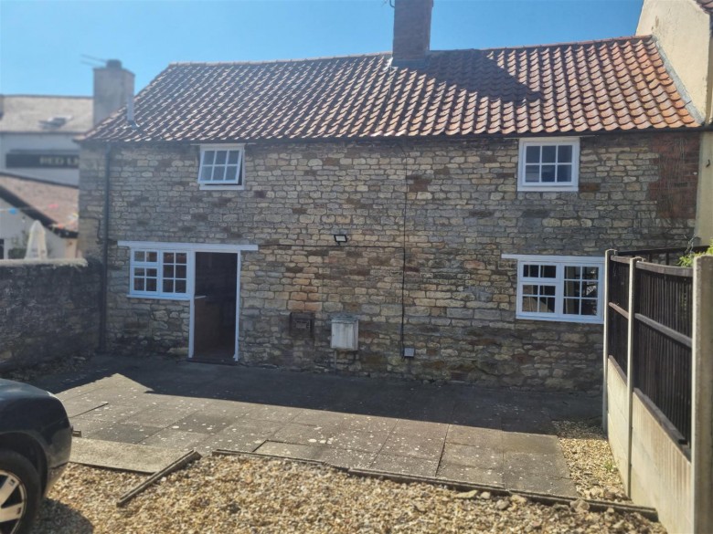 Click the photo for more details of High Street, Wellingore, Lincoln