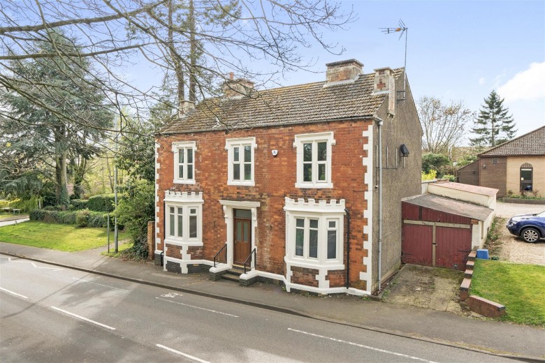 Click the photo for more details of London Road, Daventry, NN11