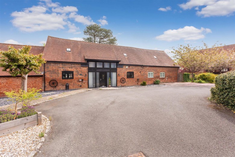 Click the photo for more details of Hill Road, Lewknor, Watlington