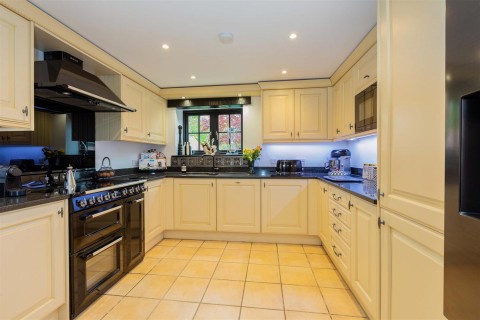 Click the photo for more details of Hill Road, Lewknor, Watlington