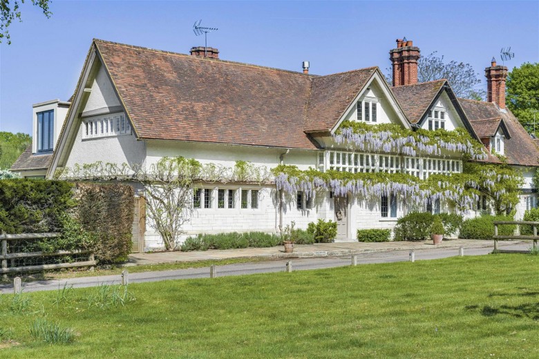 Click the photo for more details of School Lane, Medmenham, Marlow