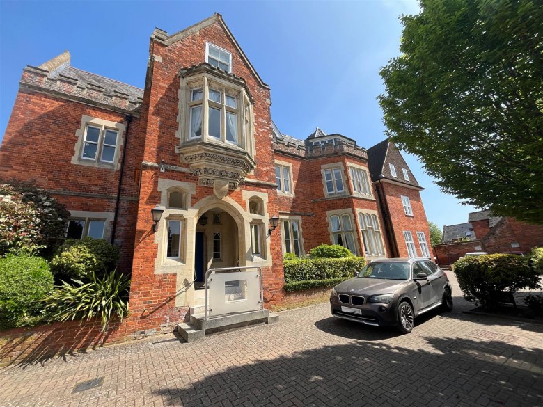 Click the photo for more details of Newbury Street, Wantage, Oxfordshire, OX12