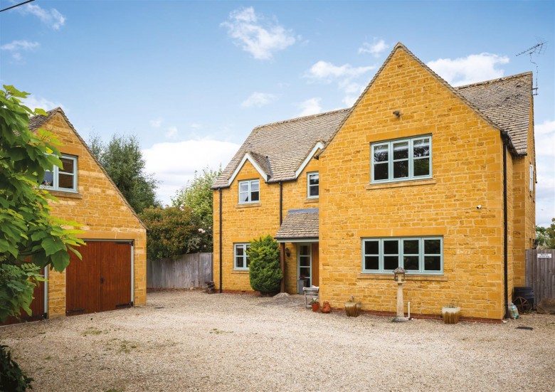Click the photo for more details of Childswickham, Broadway, Worcestershire