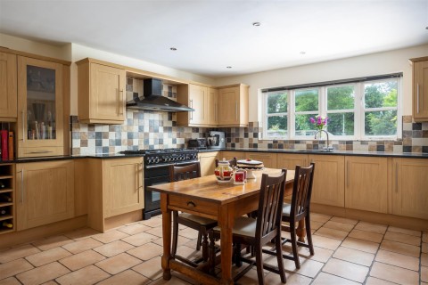 Click the photo for more details of Childswickham, Broadway, Worcestershire