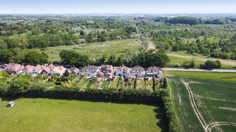 Click the photo for more details of Steventon Road, Drayton, Oxfordshire, OX13