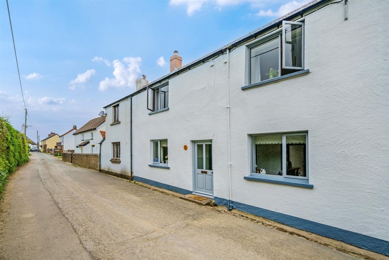Click the photo for more details of Monkleigh, Bideford