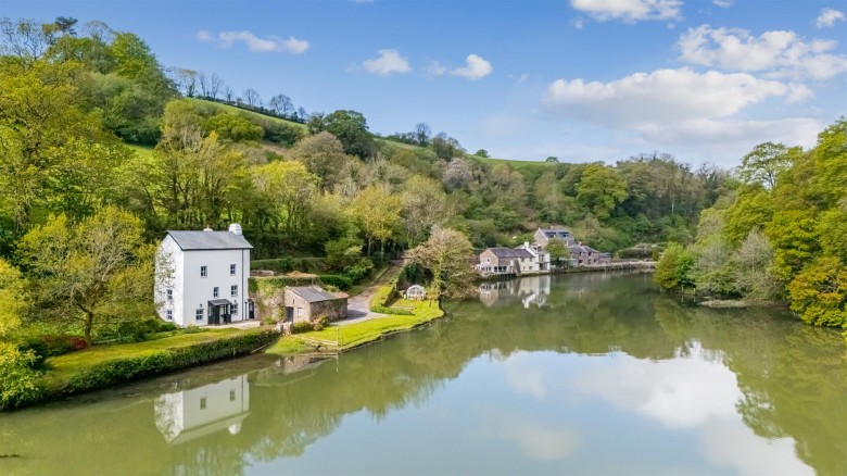 Click the photo for more details of Tuckenhay, Totnes