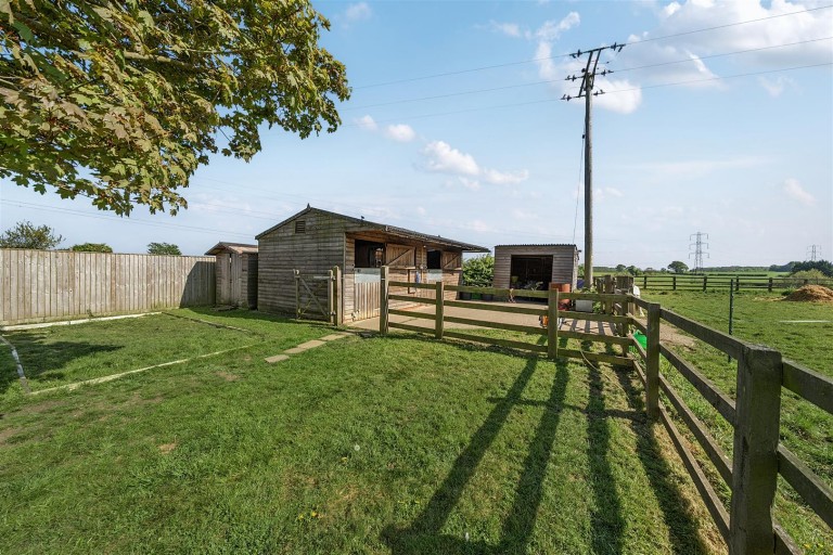 Images for Plum Park Lane, Paulerspury, NN12
