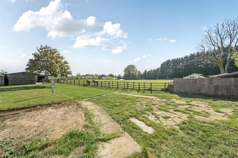 Images for Plum Park Lane, Paulerspury, NN12