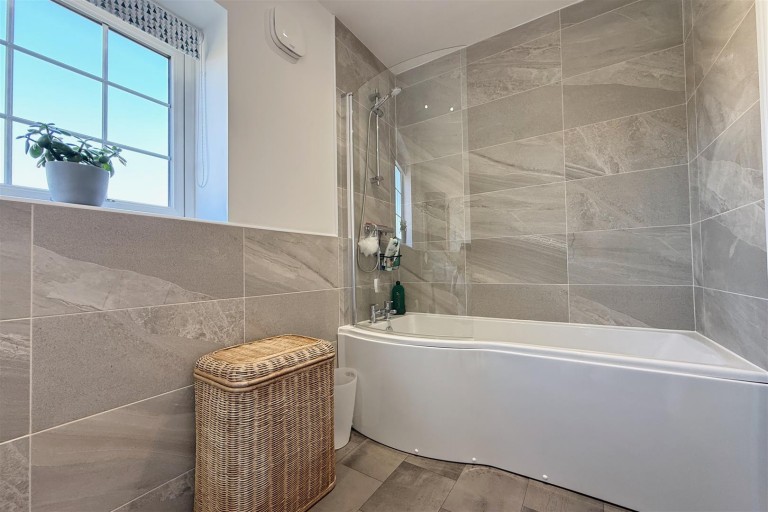 Images for Top Farm Avenue, Navenby