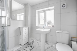 Images for Willow Crescent, Newmarket