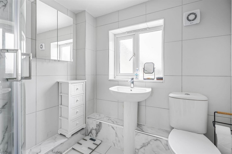 Images for Willow Crescent, Newmarket
