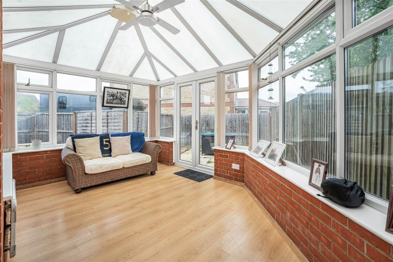 Images for Willow Crescent, Newmarket