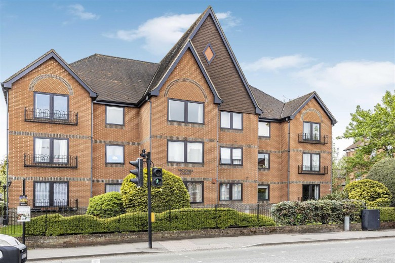 Click the photo for more details of Victoria Court, Henley-On-Thames