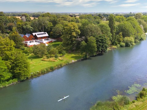 Click the photo for more details of Abingdon Road, Burcot