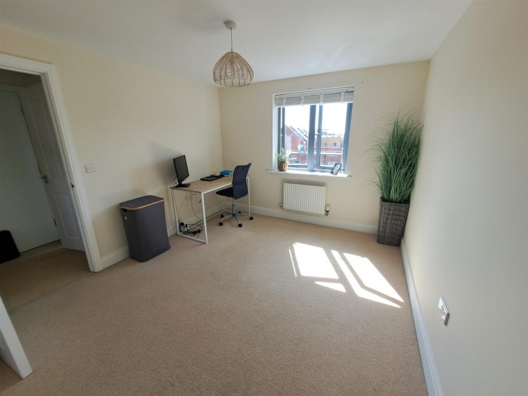 Images for The Square, Upton, Northampton, NN5