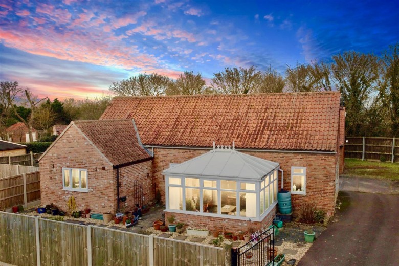 Click the photo for more details of Chapel Street, Beckingham, Lincoln