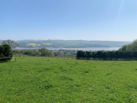 Click the photo for more details of Bishopsteignton, Teignmouth