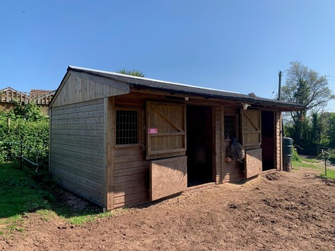 Click the photo for more details of Bishopsteignton, Teignmouth