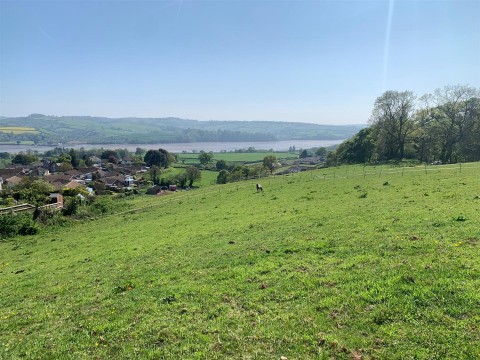 Click the photo for more details of Bishopsteignton, Teignmouth