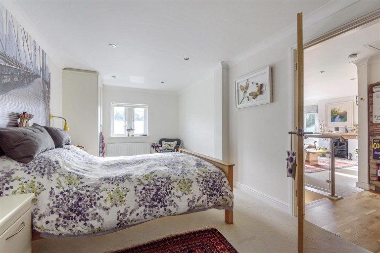 Images for 42 Copland Meadows, Totnes