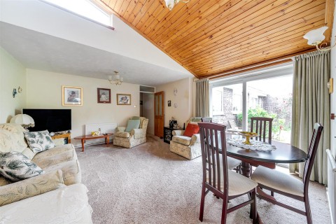 Click the photo for more details of Barn Meads Road, Wellington