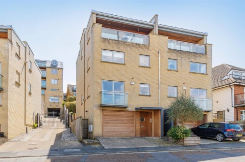 Click the photo for more details of Cowes, Isle of Wight