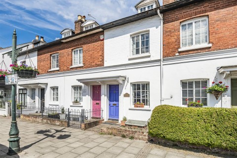 Click the photo for more details of Reading Road, Henley-On-Thames