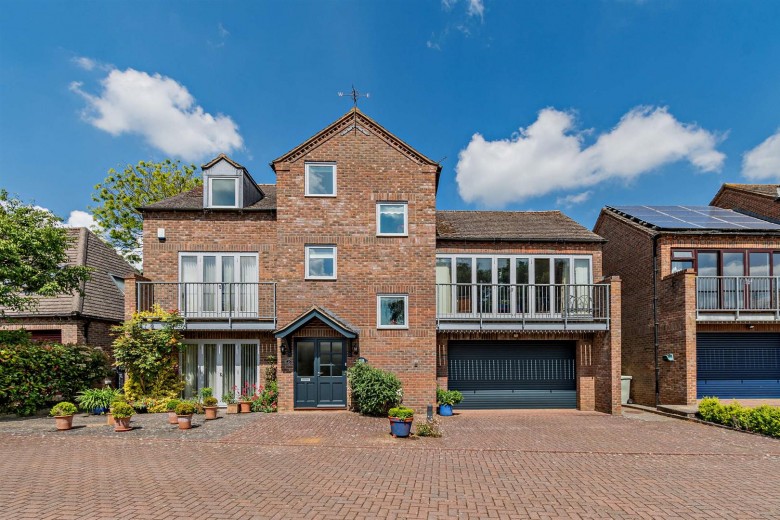 Click the photo for more details of Campden Close, Uppingham, Rutland