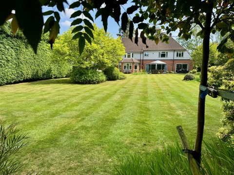 Click the photo for more details of Satwell Close, Rotherfield Greys, Henley-on-Thames