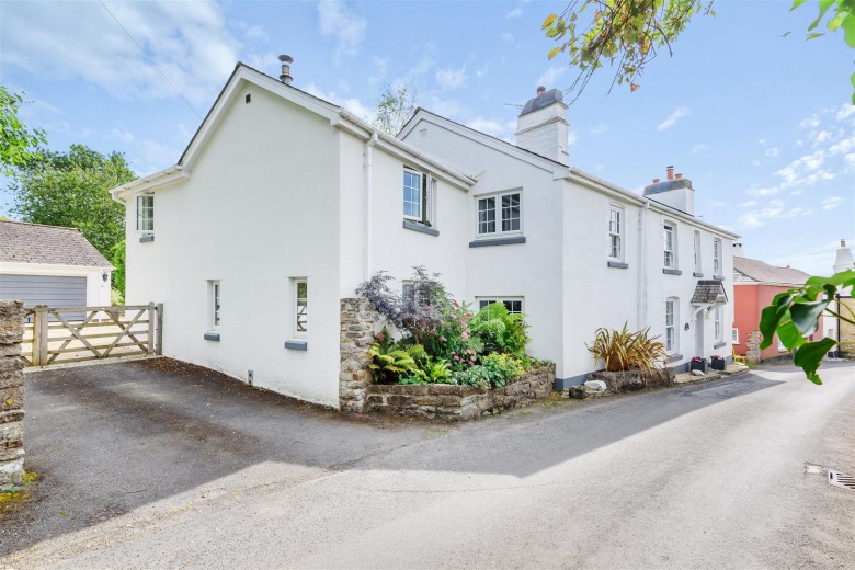 Click the photo for more details of Broadhempston, Totnes