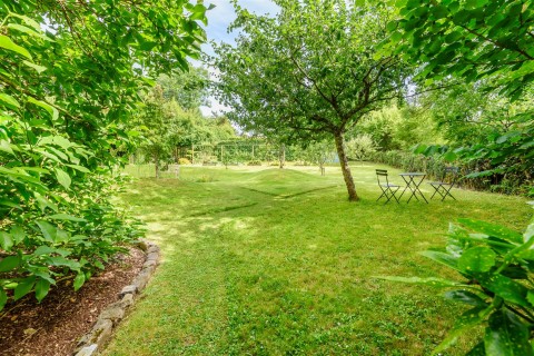 Click the photo for more details of Broadhempston, Totnes