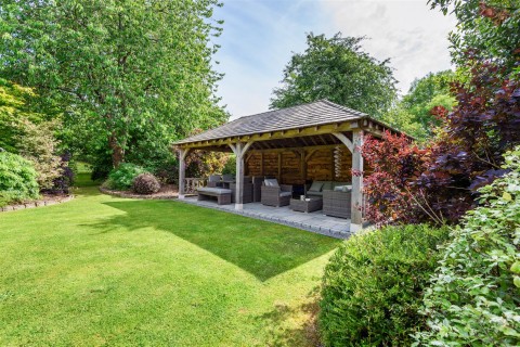 Click the photo for more details of Broadhempston, Totnes