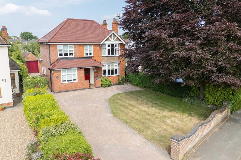 Click the photo for more details of Longrood Road, Rugby, CV22
