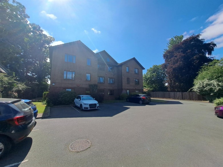 Click the photo for more details of Harlestone Road, Northampton, NN5