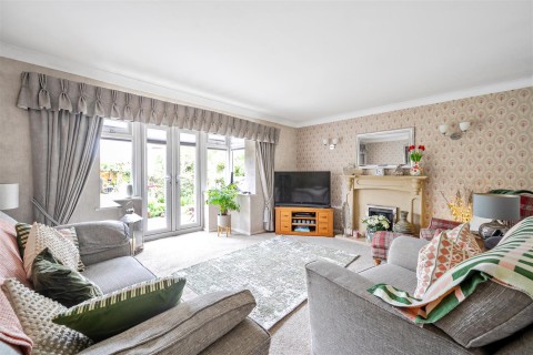 Click the photo for more details of Holly Walk, Nuneaton, CV11