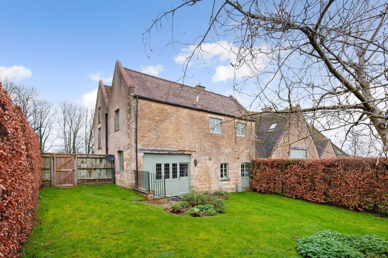 Click the photo for more details of Nr. Bourton-on-the-Water, Gloucestershire