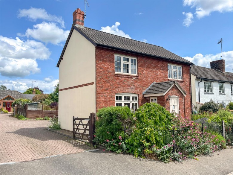 Click the photo for more details of Churchill Road, Welton, NN11