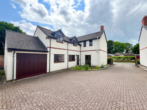 Click the photo for more details of Churchill Road, Welton, NN11