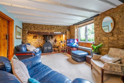 Click the photo for more details of Lower Street, Pury End, NN12