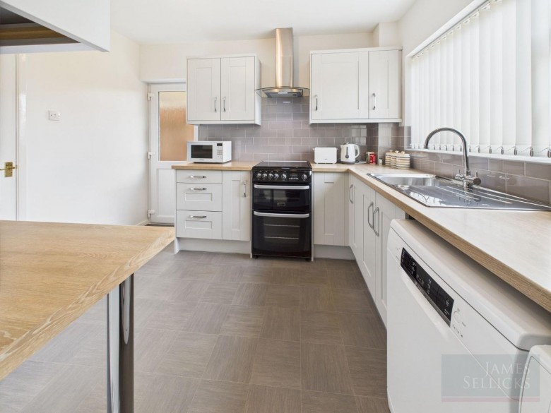 Click the photo for more details of Newhaven Road, Evington, Leicester