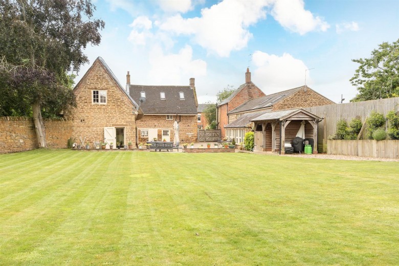 Click the photo for more details of Main Road, Crick, Northampton, NN6