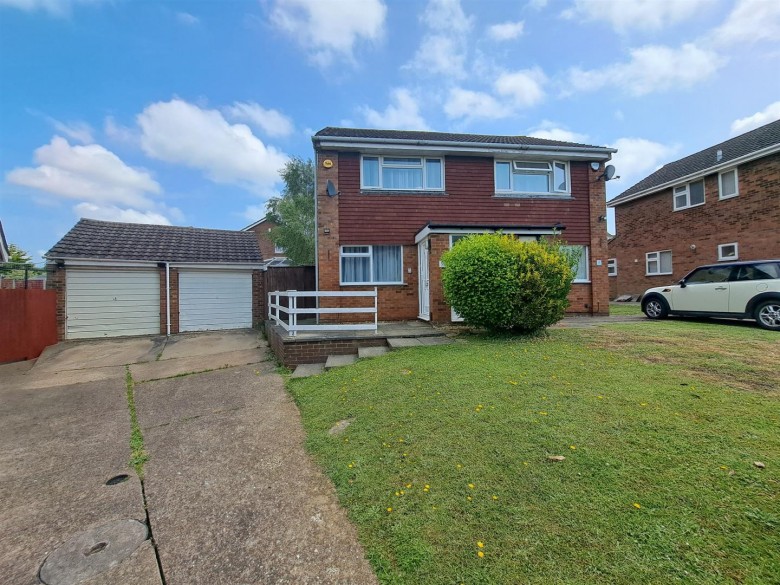 Click the photo for more details of Beaumont Drive, Cherry Lodge, Northampton