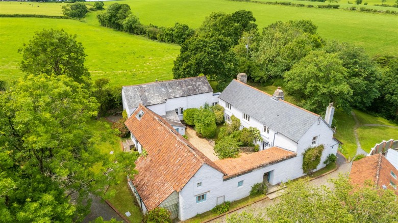 Click the photo for more details of Monkleigh, Bideford
